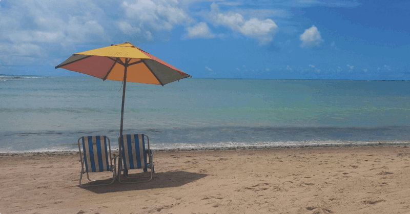 Wat gebeurt er met de opbouw van vakantiedagen als een werknemer langer dan twee jaar ziek is? 